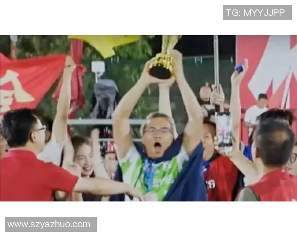 足球巨星街头挑战展现惊人球技引发热潮